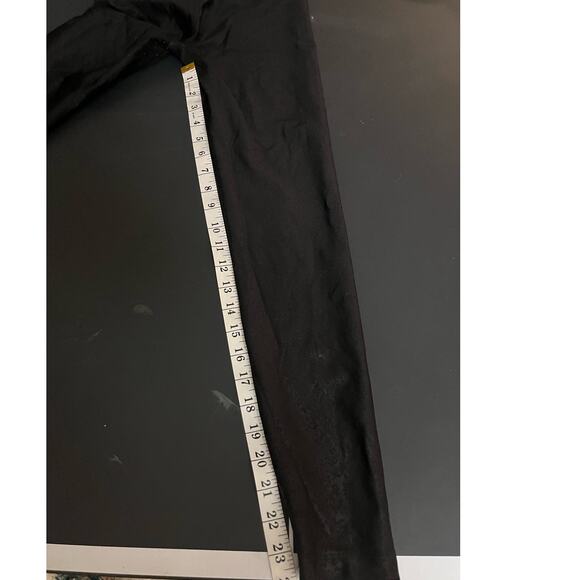 Beyond Yoga Women's  High Waisted Shimmer Black Midi Leggings Small Athleisure - Picture 8 of 8